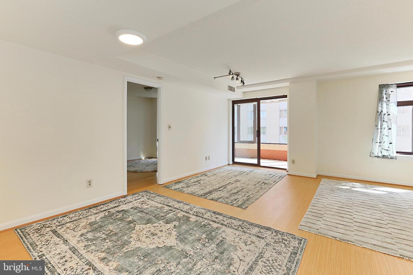 2400 CLARENDON BLVD #406, ARLINGTON, Virginia 22201, 2 Bedrooms Bedrooms, ,2 BathroomsBathrooms,Residential,For sale,2400 CLARENDON BLVD #406,VAAR2056234 MLS # VAAR2056234