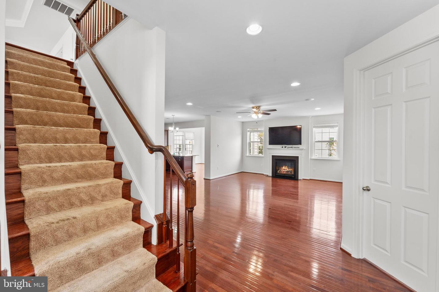24880 MYERS GLEN PL, CHANTILLY, Virginia 20152, 5 Bedrooms Bedrooms, ,3 BathroomsBathrooms,Residential,For sale,24880 MYERS GLEN PL,VALO2094446 MLS # VALO2094446