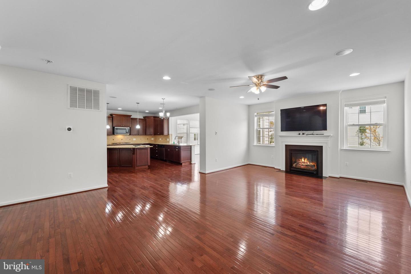 24880 MYERS GLEN PL, CHANTILLY, Virginia 20152, 5 Bedrooms Bedrooms, ,3 BathroomsBathrooms,Residential,For sale,24880 MYERS GLEN PL,VALO2094446 MLS # VALO2094446