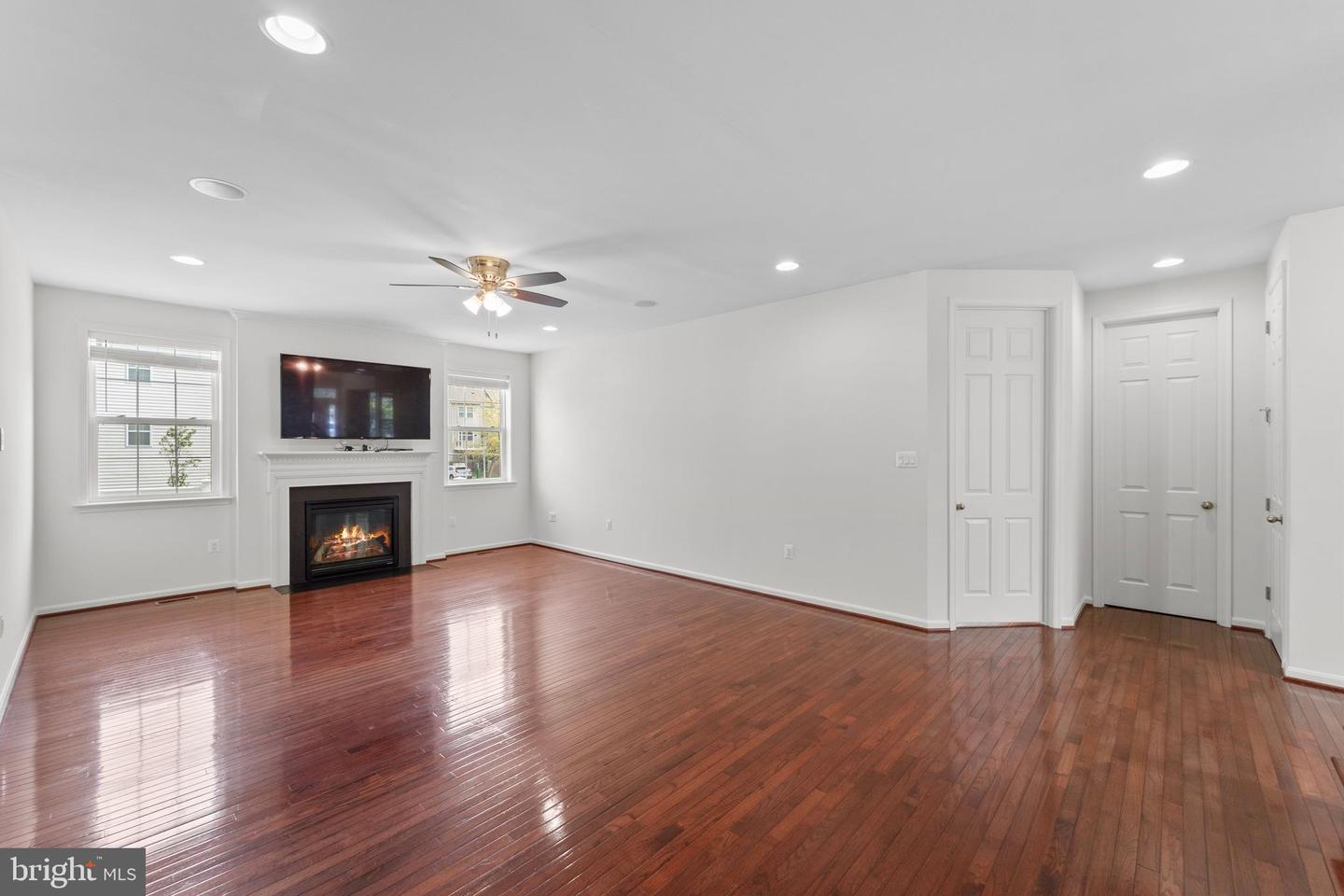 24880 MYERS GLEN PL, CHANTILLY, Virginia 20152, 5 Bedrooms Bedrooms, ,3 BathroomsBathrooms,Residential,For sale,24880 MYERS GLEN PL,VALO2094446 MLS # VALO2094446