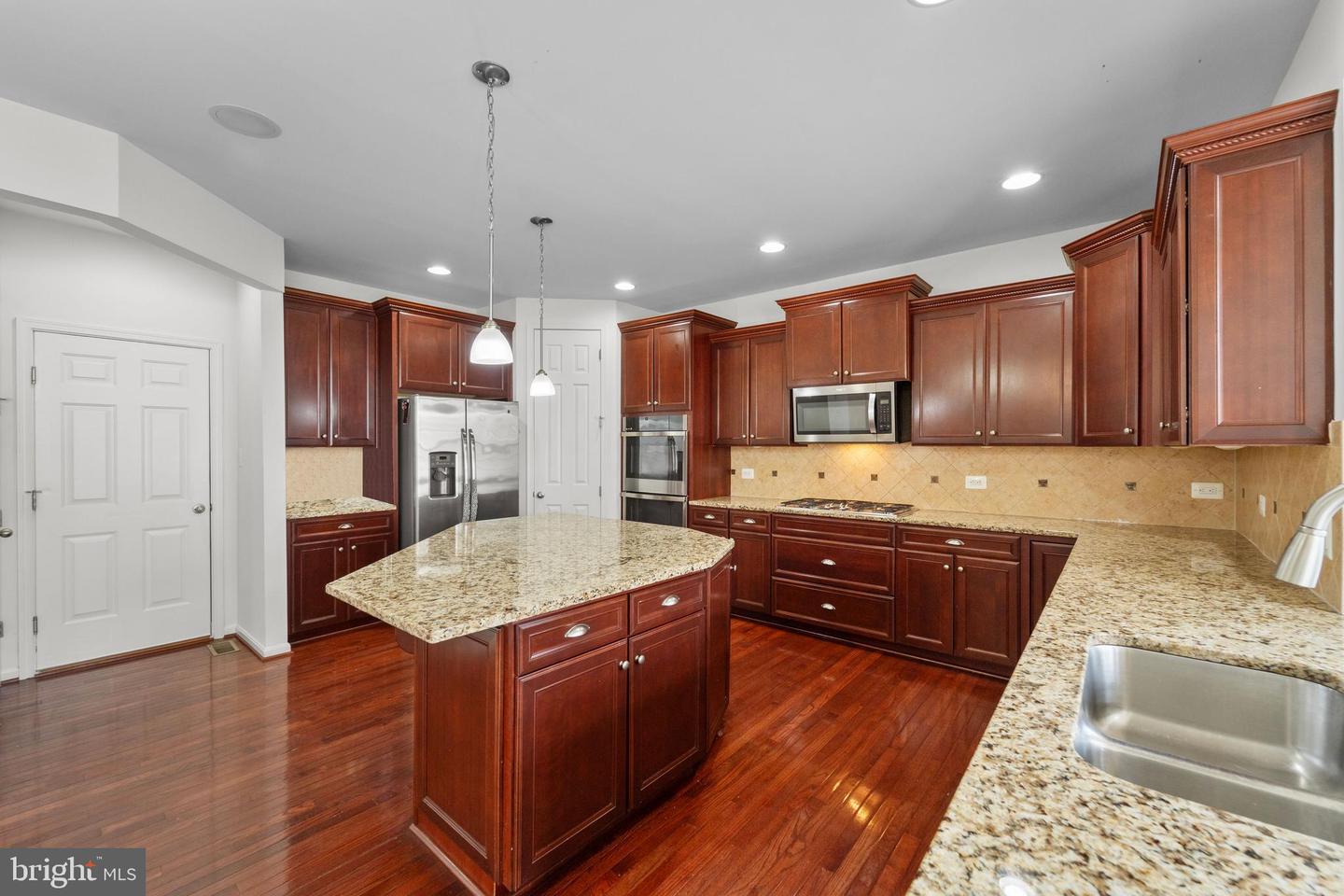 24880 MYERS GLEN PL, CHANTILLY, Virginia 20152, 5 Bedrooms Bedrooms, ,3 BathroomsBathrooms,Residential,For sale,24880 MYERS GLEN PL,VALO2094446 MLS # VALO2094446