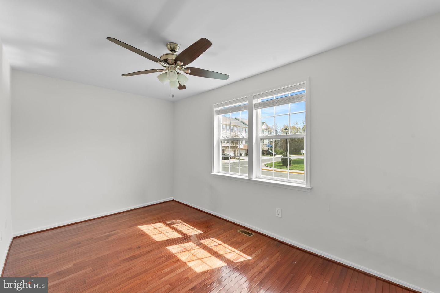 24880 MYERS GLEN PL, CHANTILLY, Virginia 20152, 5 Bedrooms Bedrooms, ,3 BathroomsBathrooms,Residential,For sale,24880 MYERS GLEN PL,VALO2094446 MLS # VALO2094446