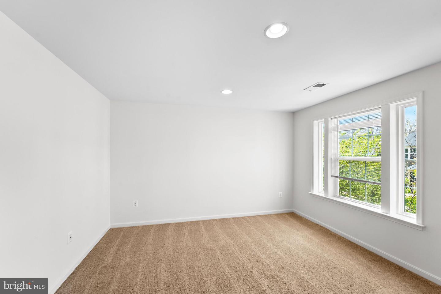 24880 MYERS GLEN PL, CHANTILLY, Virginia 20152, 5 Bedrooms Bedrooms, ,3 BathroomsBathrooms,Residential,For sale,24880 MYERS GLEN PL,VALO2094446 MLS # VALO2094446