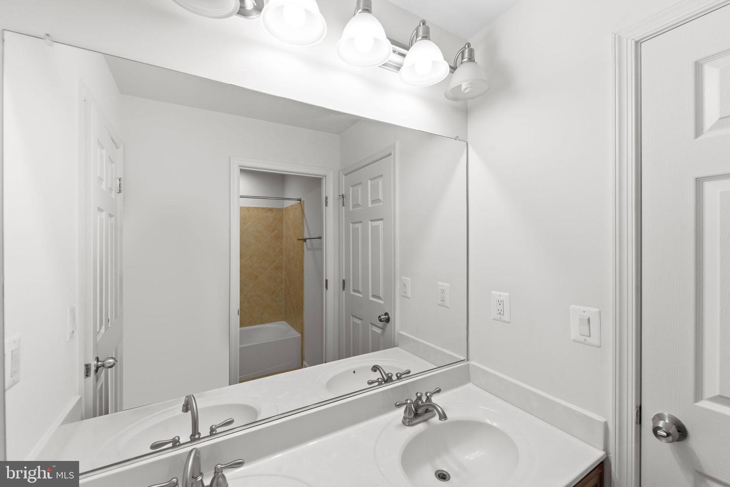 24880 MYERS GLEN PL, CHANTILLY, Virginia 20152, 5 Bedrooms Bedrooms, ,3 BathroomsBathrooms,Residential,For sale,24880 MYERS GLEN PL,VALO2094446 MLS # VALO2094446