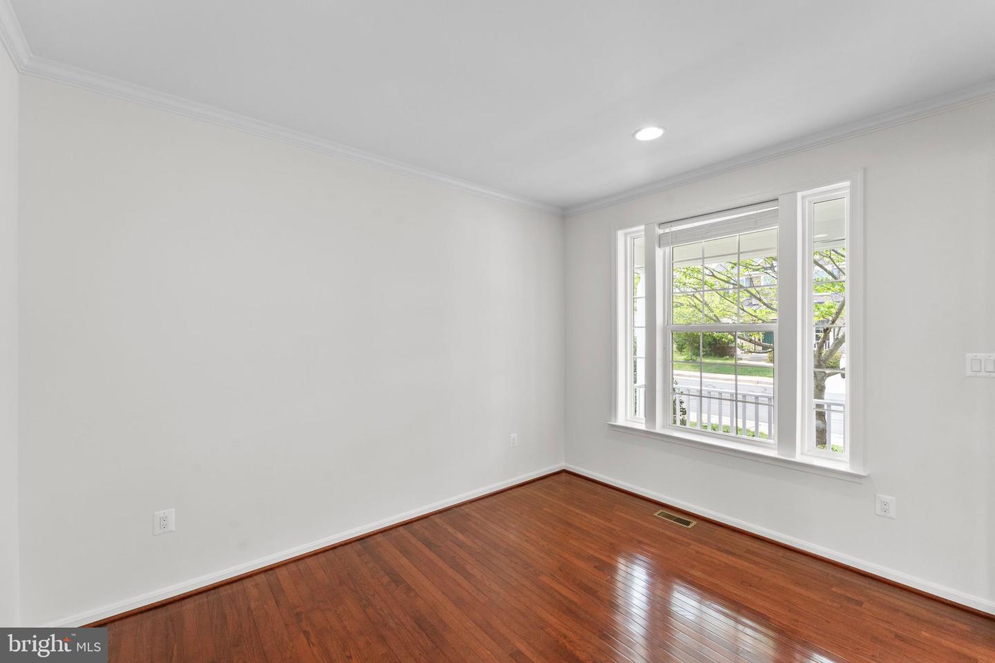 24880 MYERS GLEN PL, CHANTILLY, Virginia 20152, 5 Bedrooms Bedrooms, ,3 BathroomsBathrooms,Residential,For sale,24880 MYERS GLEN PL,VALO2094446 MLS # VALO2094446