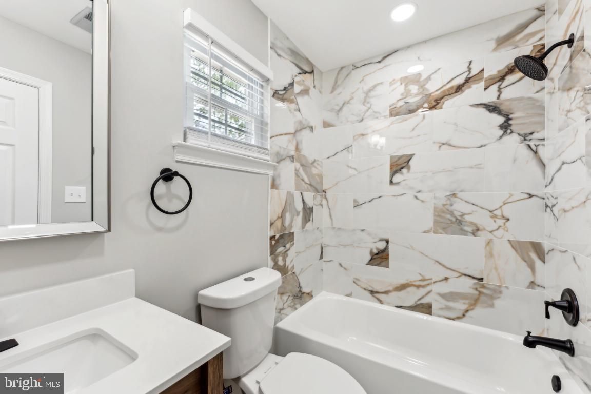 1451 PARKVALE CT, HERNDON, Virginia 20170, 4 Bedrooms Bedrooms, ,3 BathroomsBathrooms,Residential,For sale,1451 PARKVALE CT,VAFX2235552 MLS # VAFX2235552