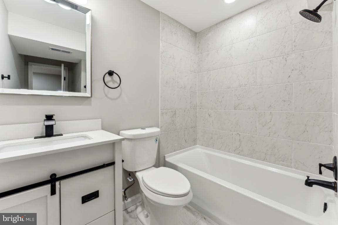 1451 PARKVALE CT, HERNDON, Virginia 20170, 4 Bedrooms Bedrooms, ,3 BathroomsBathrooms,Residential,For sale,1451 PARKVALE CT,VAFX2235552 MLS # VAFX2235552