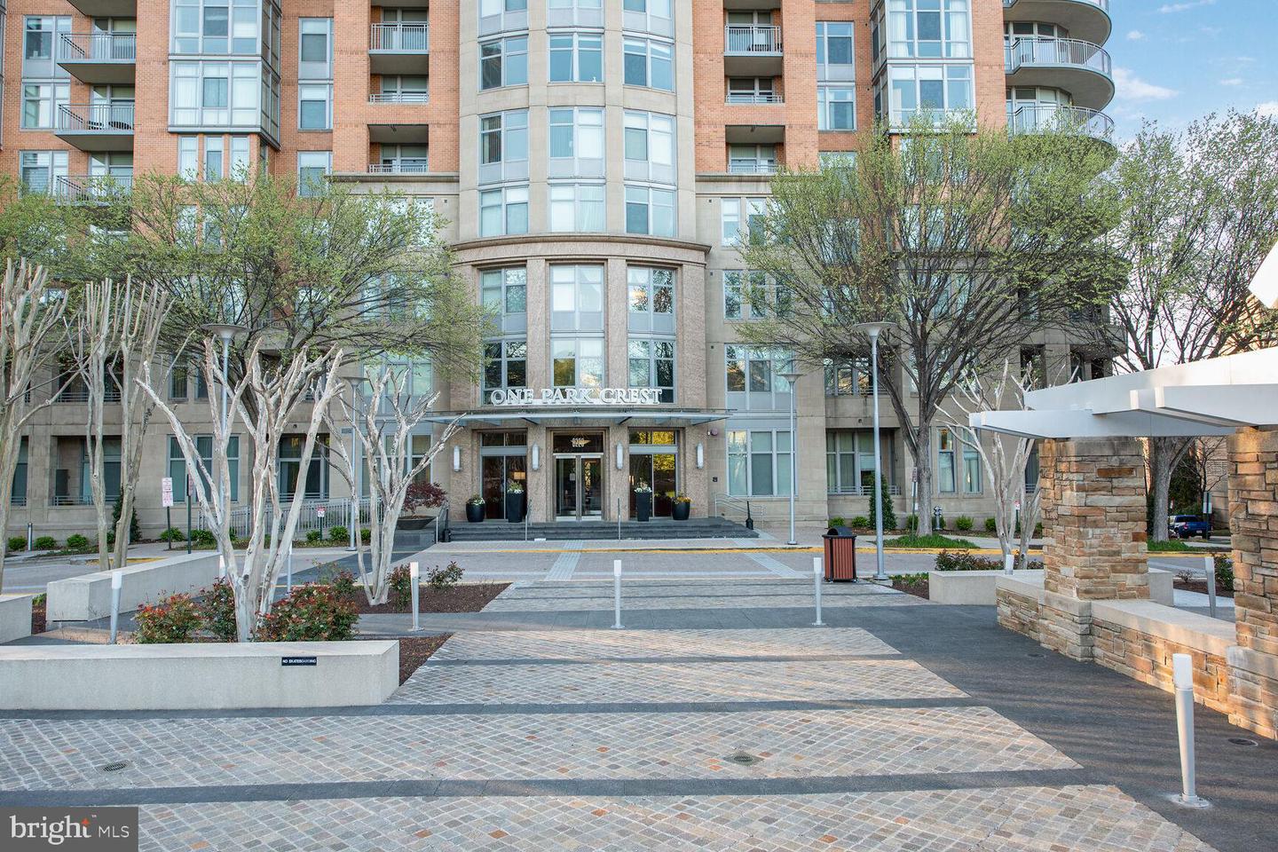 8220 CRESTWOOD HEIGHTS DR #1618, MCLEAN, Virginia 22102, 1 Bedroom Bedrooms, ,1 BathroomBathrooms,Residential,For sale,8220 CRESTWOOD HEIGHTS DR #1618,VAFX2235748 MLS # VAFX2235748
