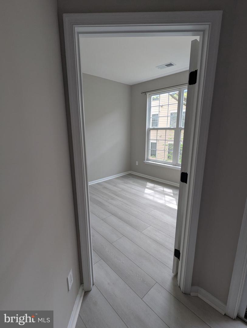 8183 CARNEGIE HALL CT #209, VIENNA, Virginia 22180, 1 Bedroom Bedrooms, ,1 BathroomBathrooms,Residential,For sale,8183 CARNEGIE HALL CT #209,VAFX2235756 MLS # VAFX2235756