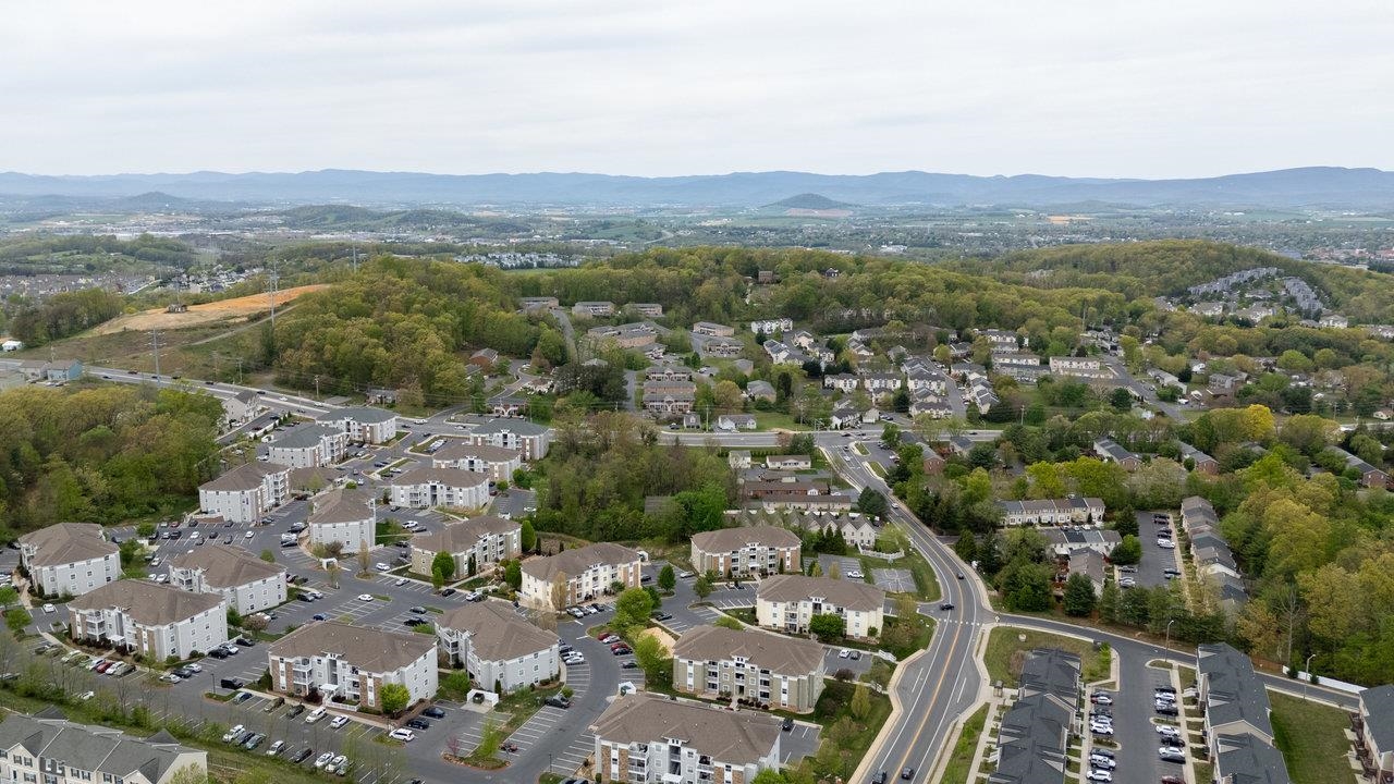 510 DAVIS MILLS DR, HARRISONBURG, Virginia 22801, 4 Bedrooms Bedrooms, ,4 BathroomsBathrooms,Residential,510 DAVIS MILLS DR,663626 MLS # 663626