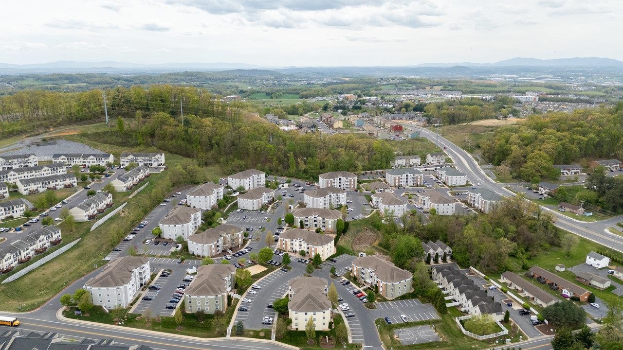 510 DAVIS MILLS DR, HARRISONBURG, Virginia 22801, 4 Bedrooms Bedrooms, ,4 BathroomsBathrooms,Residential,510 DAVIS MILLS DR,663626 MLS # 663626