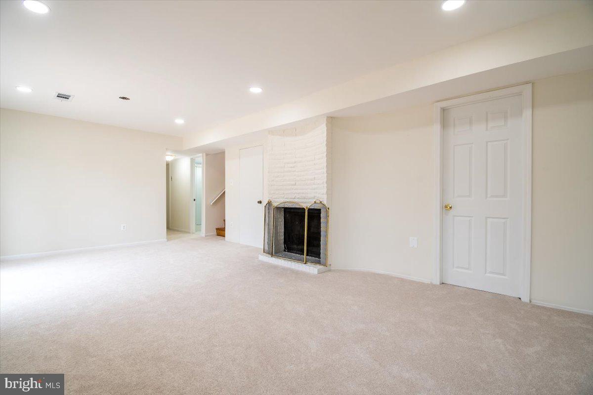 6007 WAYNESBORO CIR, SPRINGFIELD, Virginia 22150, 5 Bedrooms Bedrooms, ,3 BathroomsBathrooms,Residential,For sale,6007 WAYNESBORO CIR,VAFX2236110 MLS # VAFX2236110