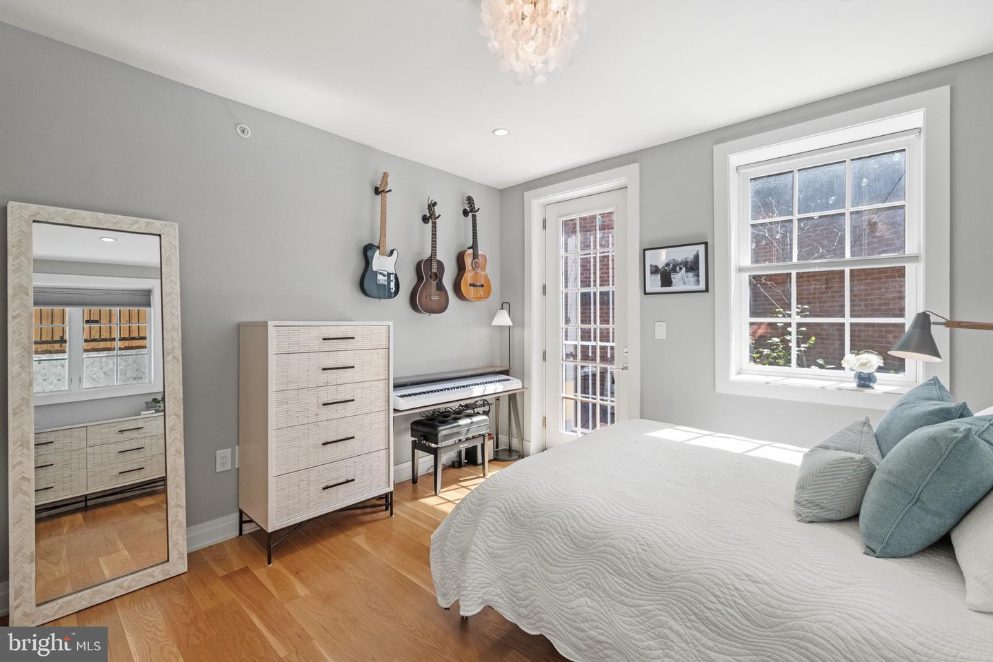 611 D ST SE #4A, WASHINGTON, District Of Columbia 20003, 2 Bedrooms Bedrooms, ,2 BathroomsBathrooms,Residential,For sale,611 D ST SE #4A,DCDC2189218 MLS # DCDC2189218