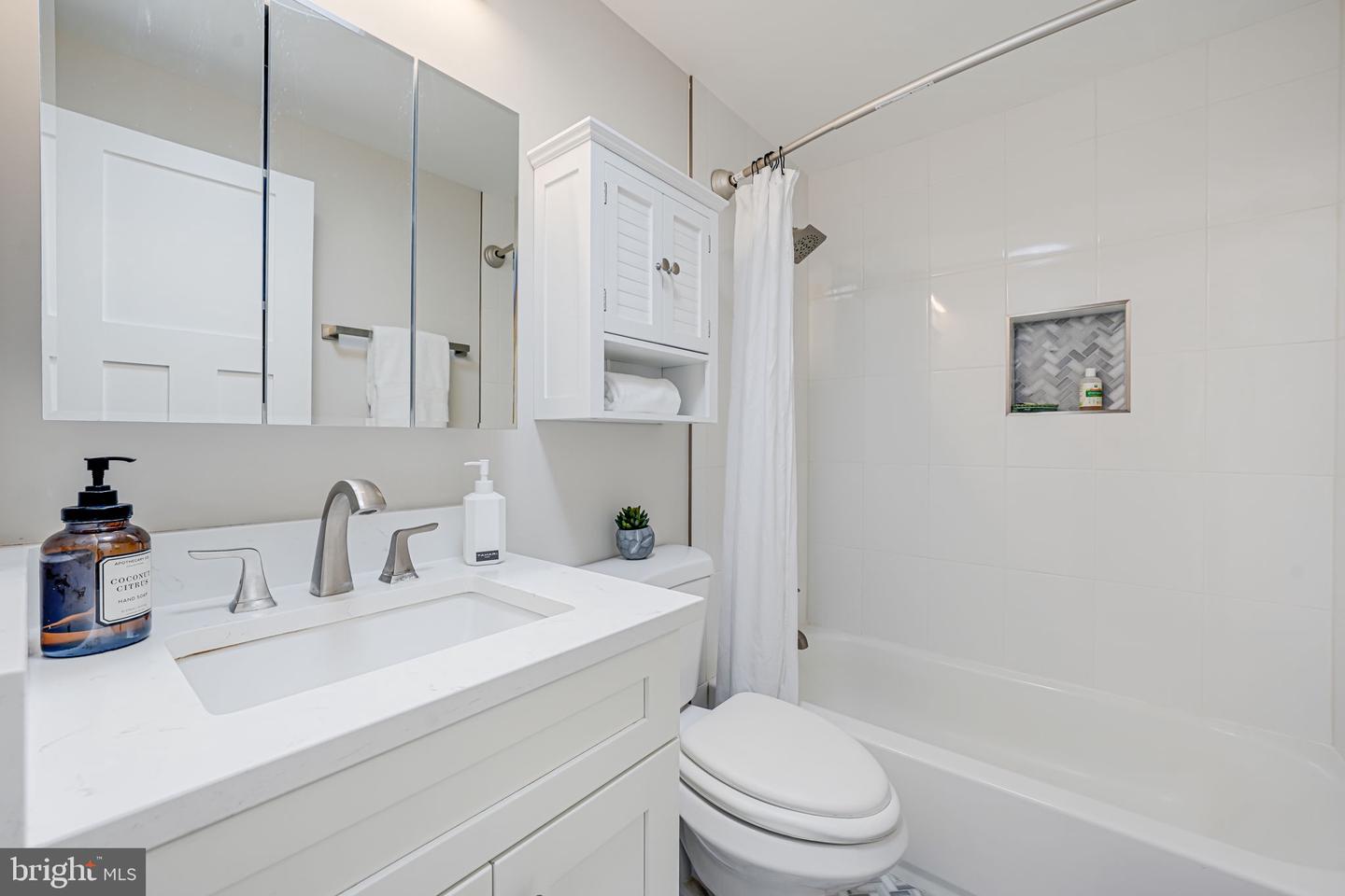 3204 HOLLY BERRY CT, FALLS CHURCH, Virginia 22042, 3 Bedrooms Bedrooms, ,2 BathroomsBathrooms,Residential,For sale,3204 HOLLY BERRY CT,VAFX2231220 MLS # VAFX2231220