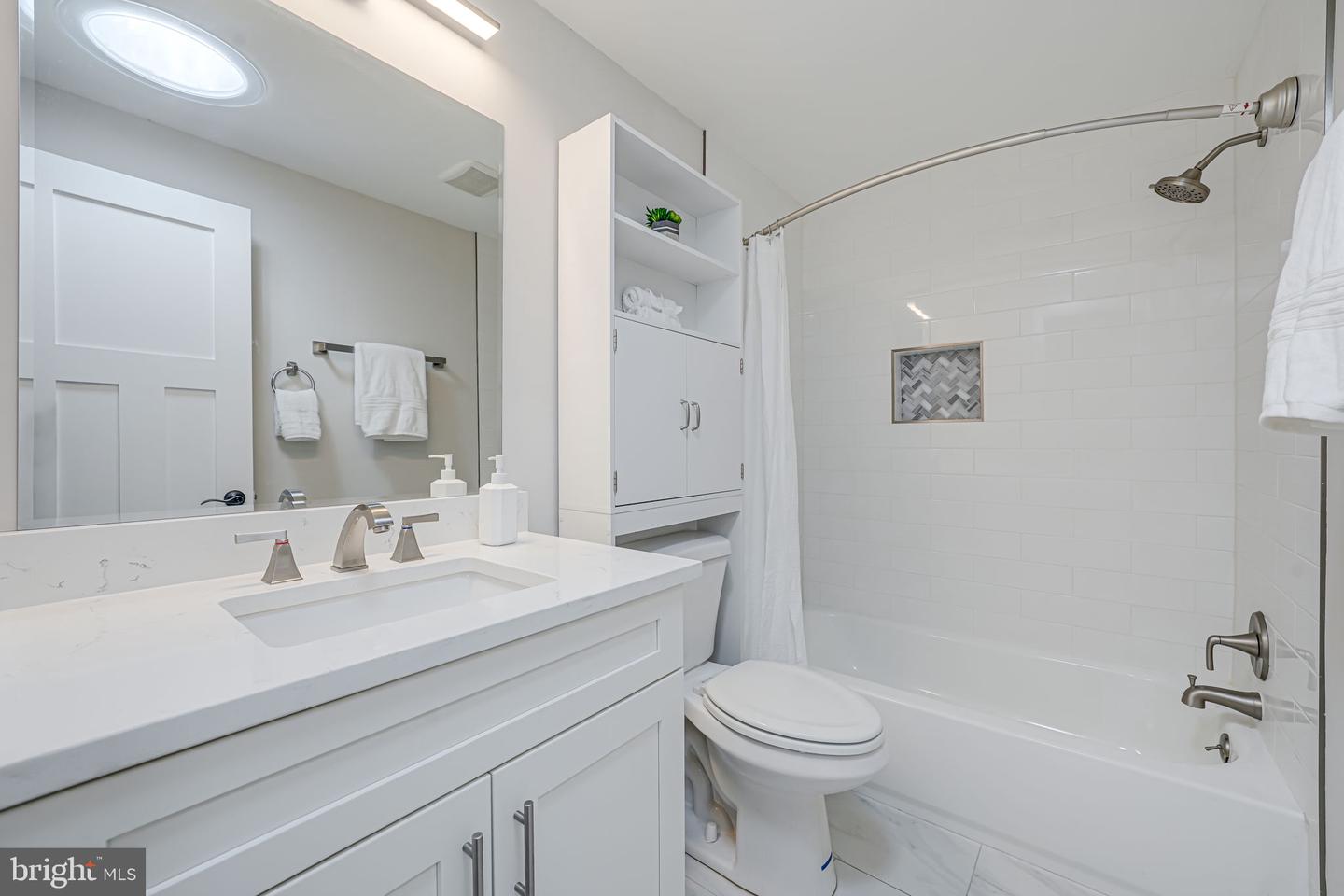 3204 HOLLY BERRY CT, FALLS CHURCH, Virginia 22042, 3 Bedrooms Bedrooms, ,2 BathroomsBathrooms,Residential,For sale,3204 HOLLY BERRY CT,VAFX2231220 MLS # VAFX2231220