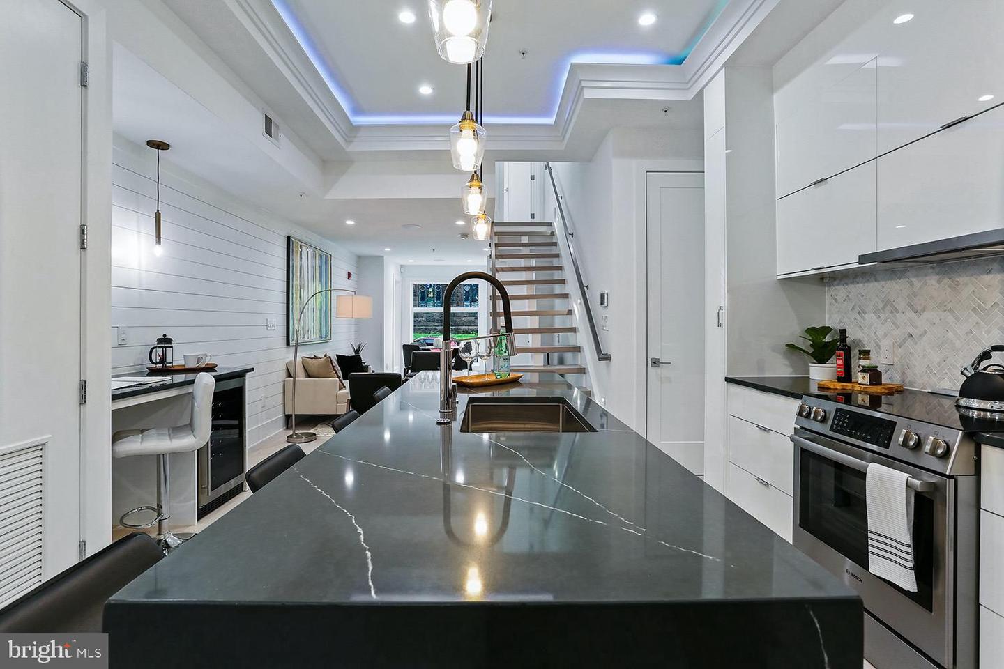 4 R ST NW #3, WASHINGTON, District Of Columbia 20001, 2 Bedrooms Bedrooms, ,2 BathroomsBathrooms,Residential,For sale,4 R ST NW #3,DCDC2194902 MLS # DCDC2194902