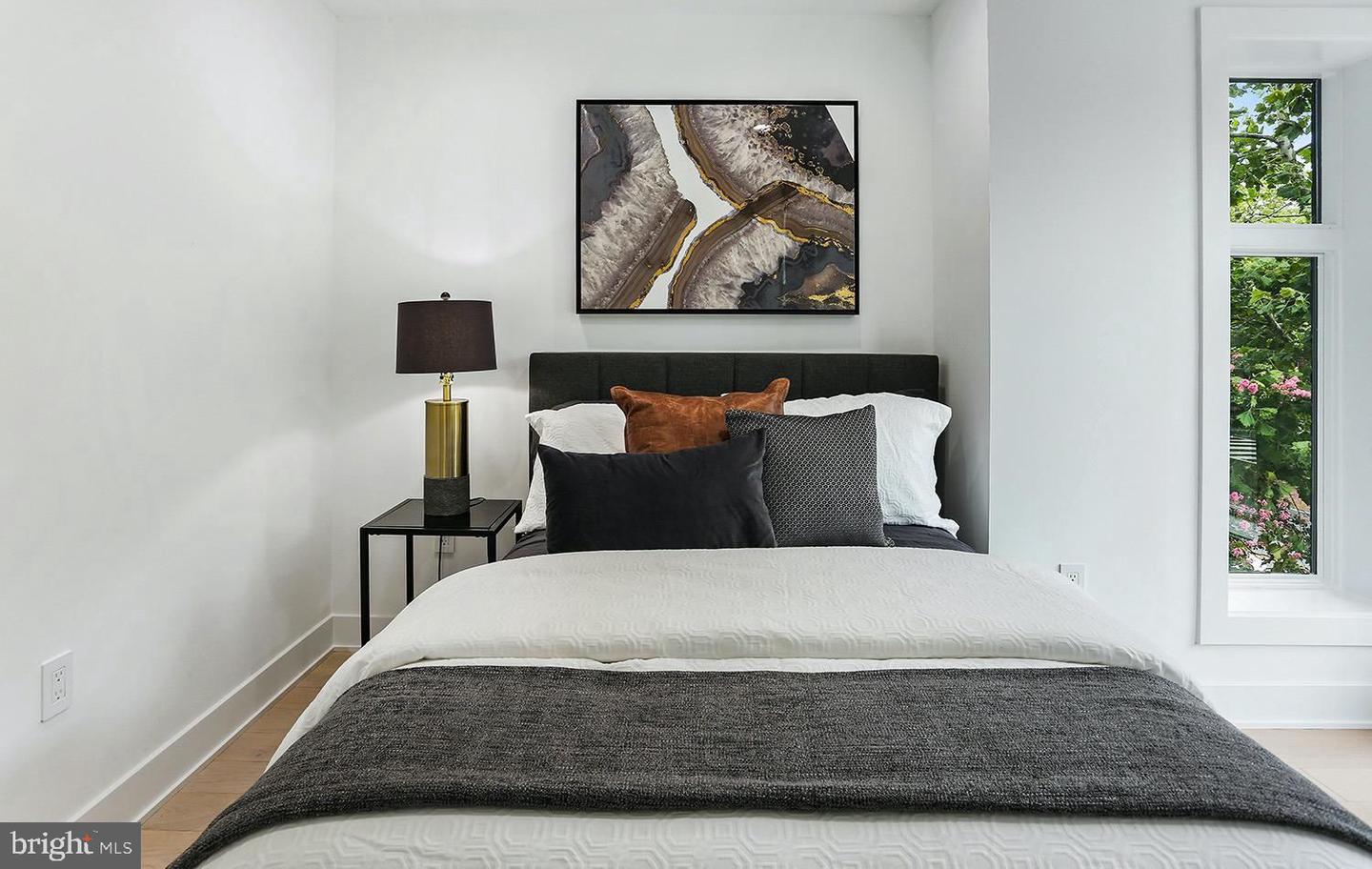 4 R ST NW #3, WASHINGTON, District Of Columbia 20001, 2 Bedrooms Bedrooms, ,2 BathroomsBathrooms,Residential,For sale,4 R ST NW #3,DCDC2194902 MLS # DCDC2194902