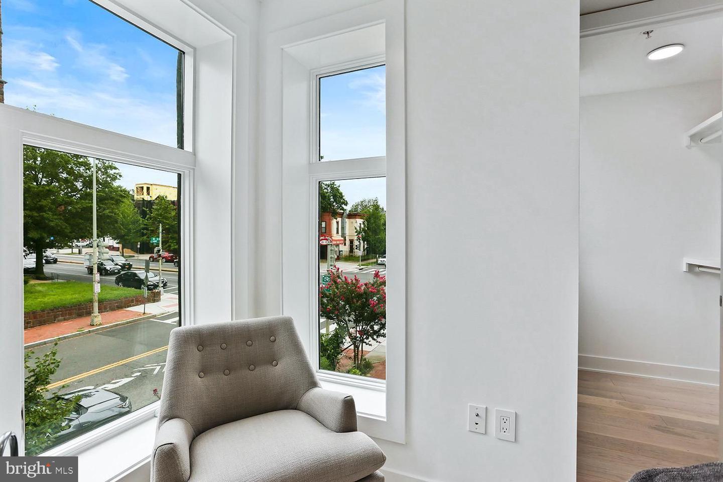 4 R ST NW #3, WASHINGTON, District Of Columbia 20001, 2 Bedrooms Bedrooms, ,2 BathroomsBathrooms,Residential,For sale,4 R ST NW #3,DCDC2194902 MLS # DCDC2194902