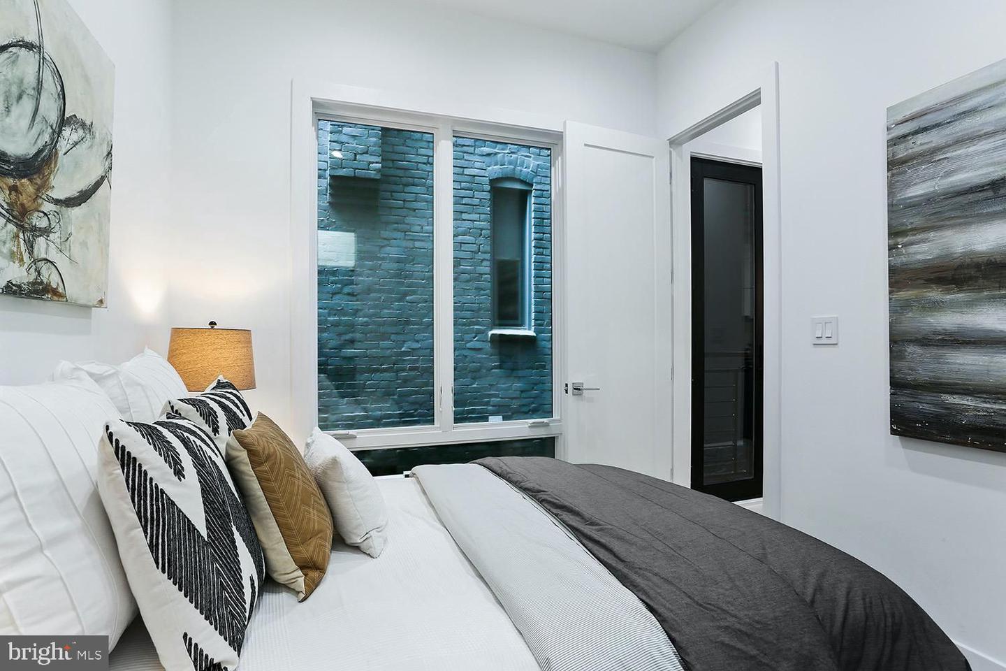 4 R ST NW #3, WASHINGTON, District Of Columbia 20001, 2 Bedrooms Bedrooms, ,2 BathroomsBathrooms,Residential,For sale,4 R ST NW #3,DCDC2194902 MLS # DCDC2194902