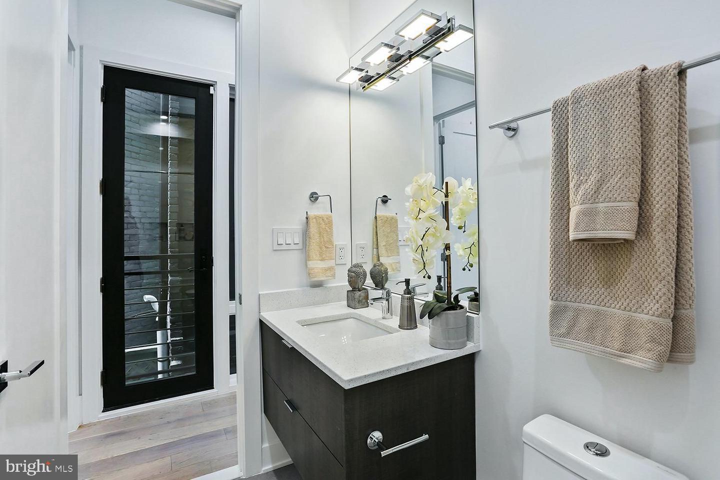 4 R ST NW #3, WASHINGTON, District Of Columbia 20001, 2 Bedrooms Bedrooms, ,2 BathroomsBathrooms,Residential,For sale,4 R ST NW #3,DCDC2194902 MLS # DCDC2194902