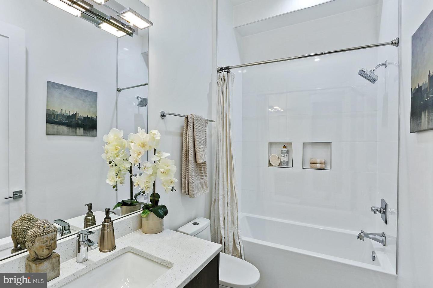 4 R ST NW #3, WASHINGTON, District Of Columbia 20001, 2 Bedrooms Bedrooms, ,2 BathroomsBathrooms,Residential,For sale,4 R ST NW #3,DCDC2194902 MLS # DCDC2194902