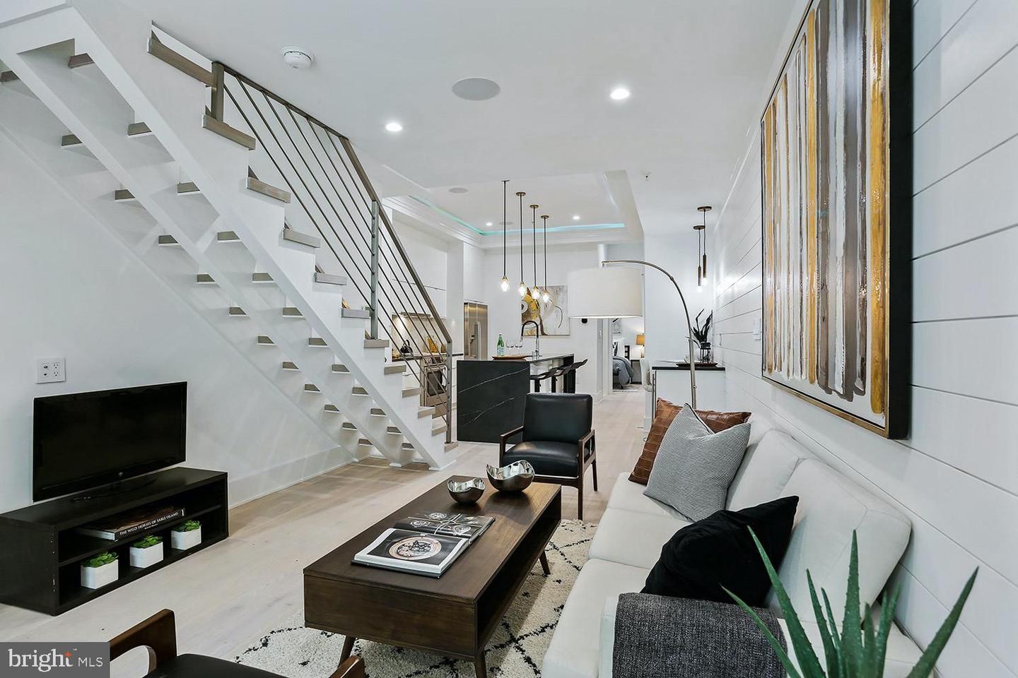 4 R ST NW #3, WASHINGTON, District Of Columbia 20001, 2 Bedrooms Bedrooms, ,2 BathroomsBathrooms,Residential,For sale,4 R ST NW #3,DCDC2194902 MLS # DCDC2194902