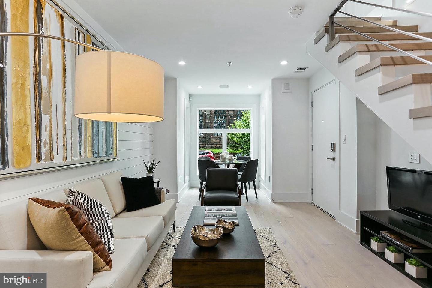 4 R ST NW #3, WASHINGTON, District Of Columbia 20001, 2 Bedrooms Bedrooms, ,2 BathroomsBathrooms,Residential,For sale,4 R ST NW #3,DCDC2194902 MLS # DCDC2194902