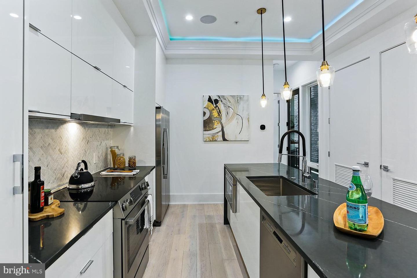 4 R ST NW #3, WASHINGTON, District Of Columbia 20001, 2 Bedrooms Bedrooms, ,2 BathroomsBathrooms,Residential,For sale,4 R ST NW #3,DCDC2194902 MLS # DCDC2194902