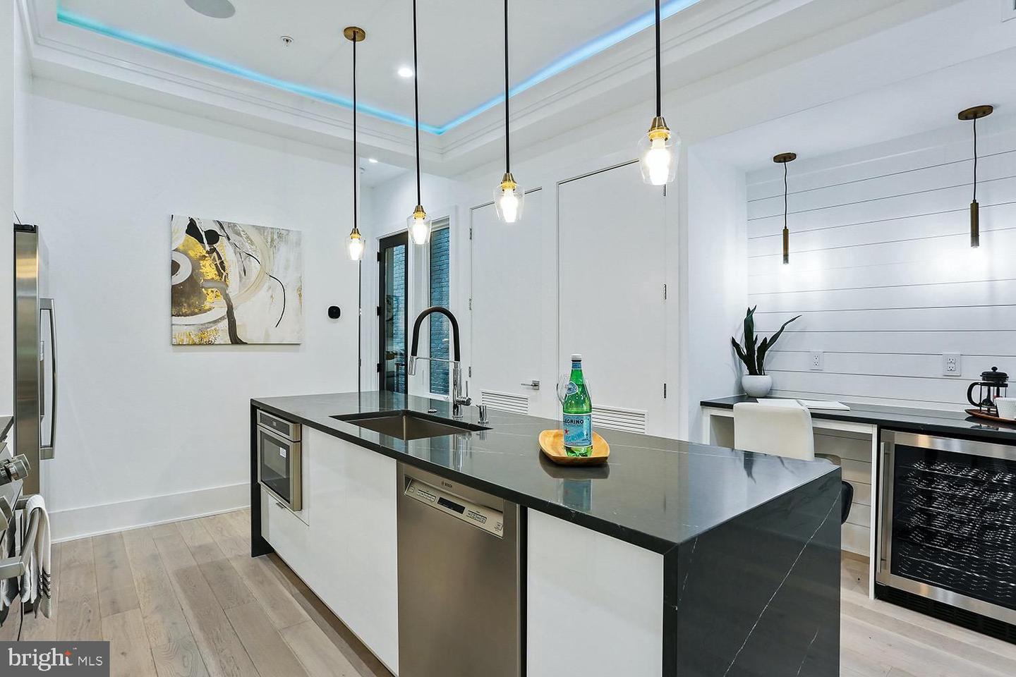 4 R ST NW #3, WASHINGTON, District Of Columbia 20001, 2 Bedrooms Bedrooms, ,2 BathroomsBathrooms,Residential,For sale,4 R ST NW #3,DCDC2194902 MLS # DCDC2194902