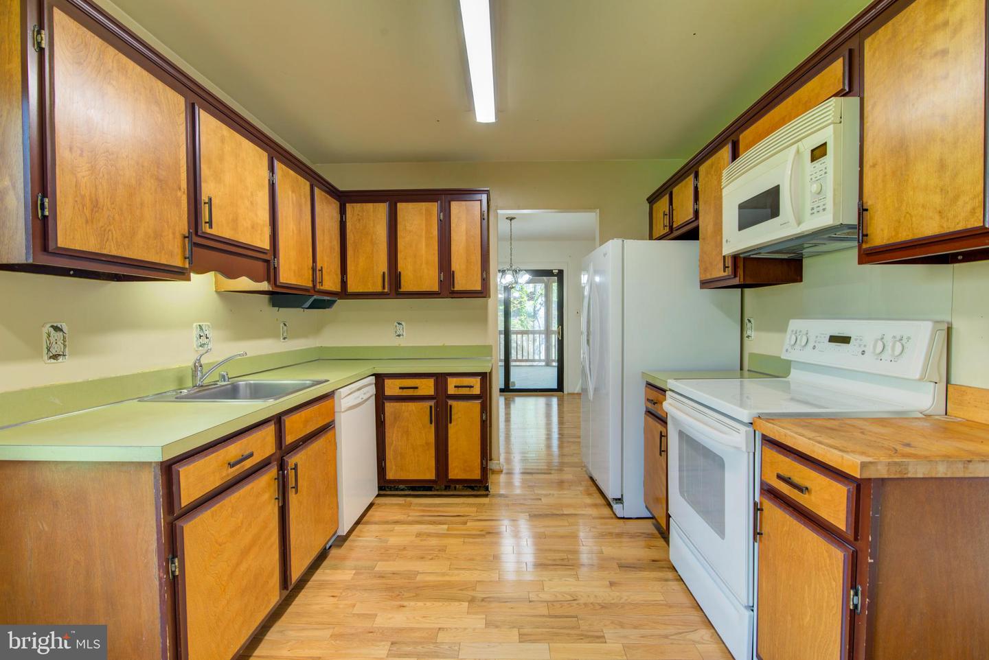 2604 WOODFERN CT, WOODBRIDGE, Virginia 22192, 4 Bedrooms Bedrooms, ,3 BathroomsBathrooms,Residential,For sale,2604 WOODFERN CT,VAPW2091978 MLS # VAPW2091978