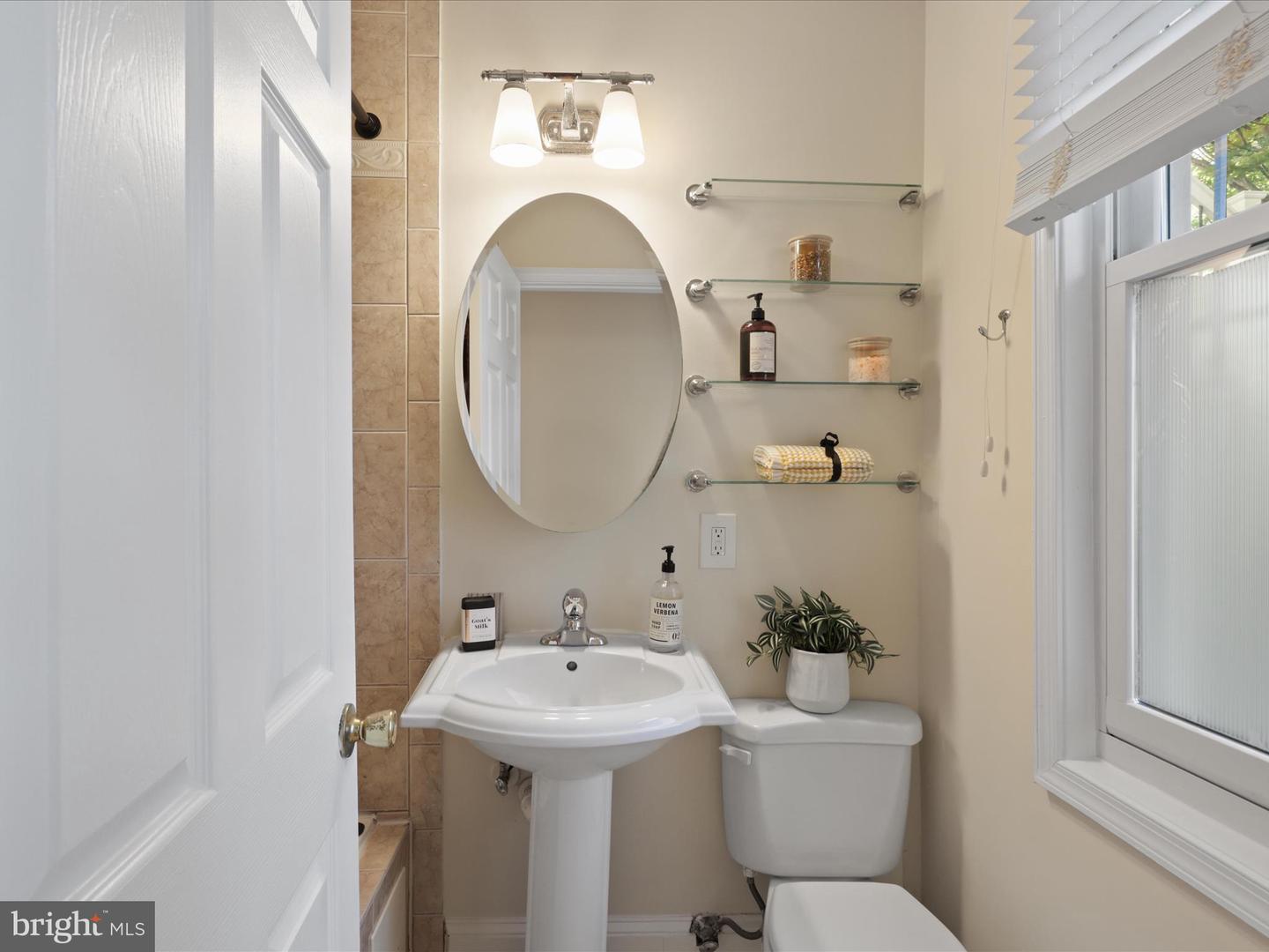 1516 10TH ST NW #102, WASHINGTON, District Of Columbia 20001, 1 Bedroom Bedrooms, ,1 BathroomBathrooms,Residential,For sale,1516 10TH ST NW #102,DCDC2196654 MLS # DCDC2196654