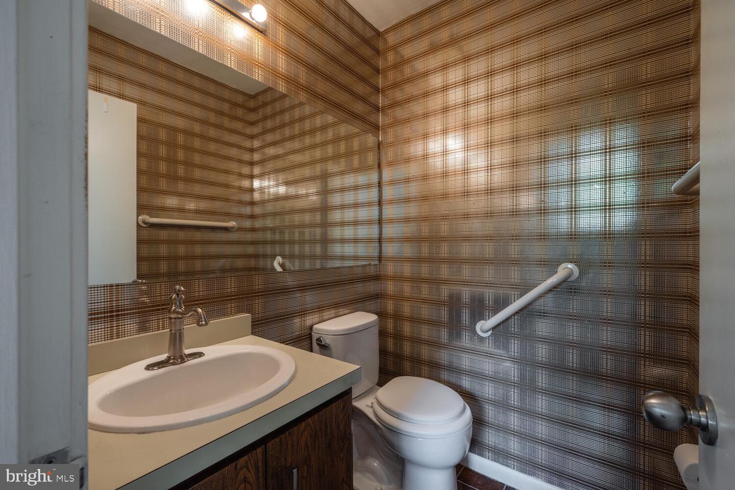 2029 LAKEBREEZE WAY, RESTON, Virginia 20191, 4 Bedrooms Bedrooms, ,3 BathroomsBathrooms,Residential,For sale,2029 LAKEBREEZE WAY,VAFX2235758 MLS # VAFX2235758