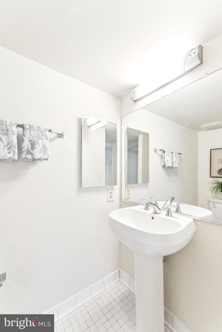 1225 13TH ST NW #712, WASHINGTON, District Of Columbia 20005, 2 Bedrooms Bedrooms, ,2 BathroomsBathrooms,Residential,For sale,1225 13TH ST NW #712,DCDC2196962 MLS # DCDC2196962