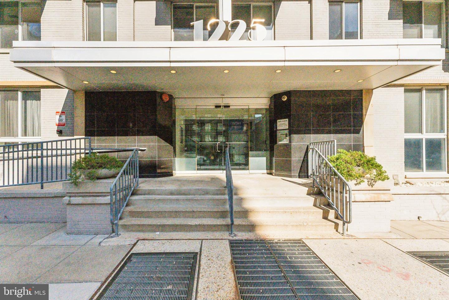 1225 13TH ST NW #712, WASHINGTON, District Of Columbia 20005, 2 Bedrooms Bedrooms, ,2 BathroomsBathrooms,Residential,For sale,1225 13TH ST NW #712,DCDC2196962 MLS # DCDC2196962