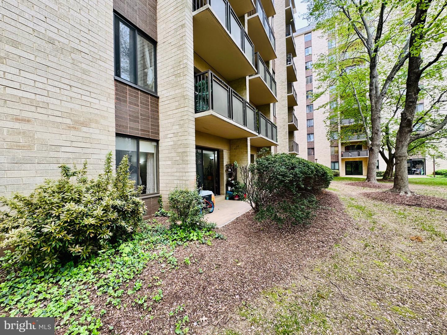 6001 ARLINGTON BLVD #T21, FALLS CHURCH, Virginia 22044, 2 Bedrooms Bedrooms, ,1 BathroomBathrooms,Residential,For sale,6001 ARLINGTON BLVD #T21,VAFX2236218 MLS # VAFX2236218
