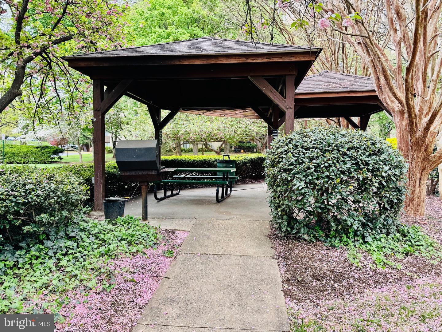 6001 ARLINGTON BLVD #T21, FALLS CHURCH, Virginia 22044, 2 Bedrooms Bedrooms, ,1 BathroomBathrooms,Residential,For sale,6001 ARLINGTON BLVD #T21,VAFX2236218 MLS # VAFX2236218