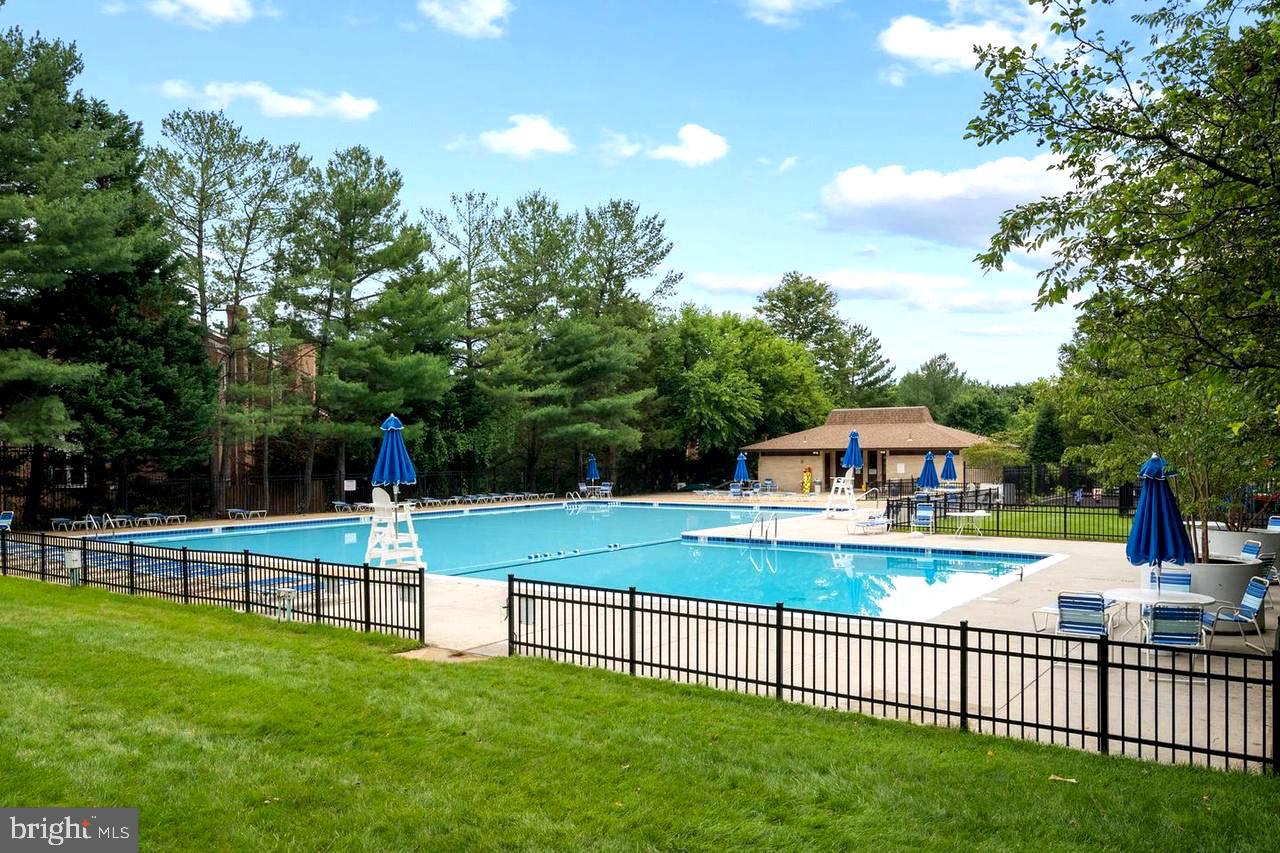 6001 ARLINGTON BLVD #T21, FALLS CHURCH, Virginia 22044, 2 Bedrooms Bedrooms, ,1 BathroomBathrooms,Residential,For sale,6001 ARLINGTON BLVD #T21,VAFX2236218 MLS # VAFX2236218