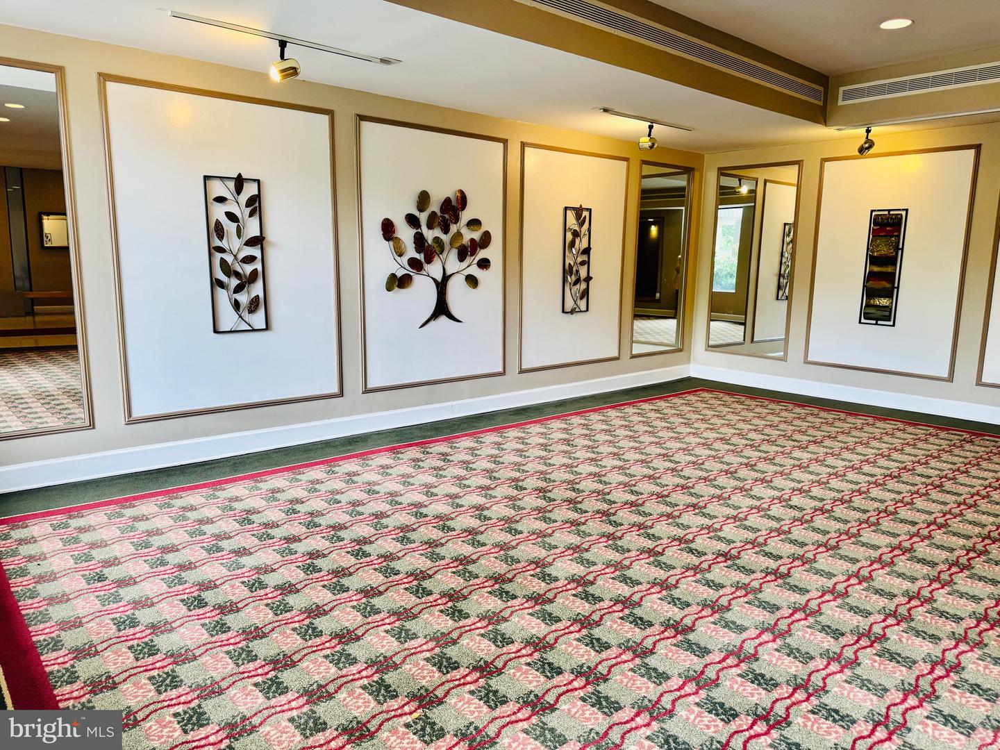 6001 ARLINGTON BLVD #T21, FALLS CHURCH, Virginia 22044, 2 Bedrooms Bedrooms, ,1 BathroomBathrooms,Residential,For sale,6001 ARLINGTON BLVD #T21,VAFX2236218 MLS # VAFX2236218
