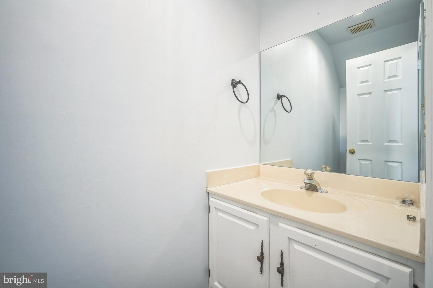 44022 GALA CIR, ASHBURN, Virginia 20147, 3 Bedrooms Bedrooms, ,2 BathroomsBathrooms,Residential,For sale,44022 GALA CIR,VALO2094646 MLS # VALO2094646