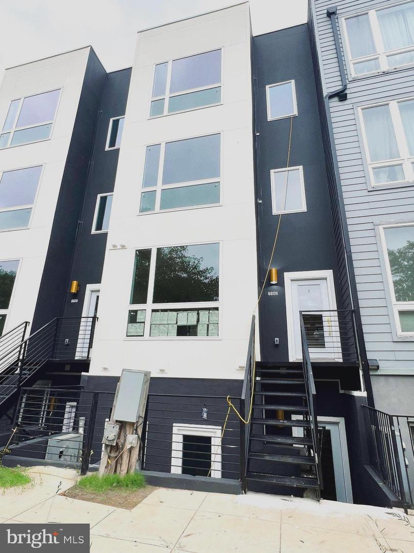 1143 16TH ST NE #1, WASHINGTON, District Of Columbia 20002, 2 Bedrooms Bedrooms, 2 Rooms Rooms,3 BathroomsBathrooms,Residential,For sale,1143 16TH ST NE #1,DCDC2197182 MLS # DCDC2197182