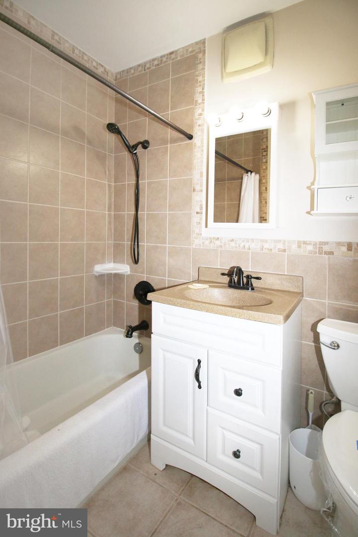 1021 ARLINGTON BLVD #222, ARLINGTON, Virginia 22209, 1 Bedroom Bedrooms, ,1 BathroomBathrooms,Residential,For sale,1021 ARLINGTON BLVD #222,VAAR2056548 MLS # VAAR2056548