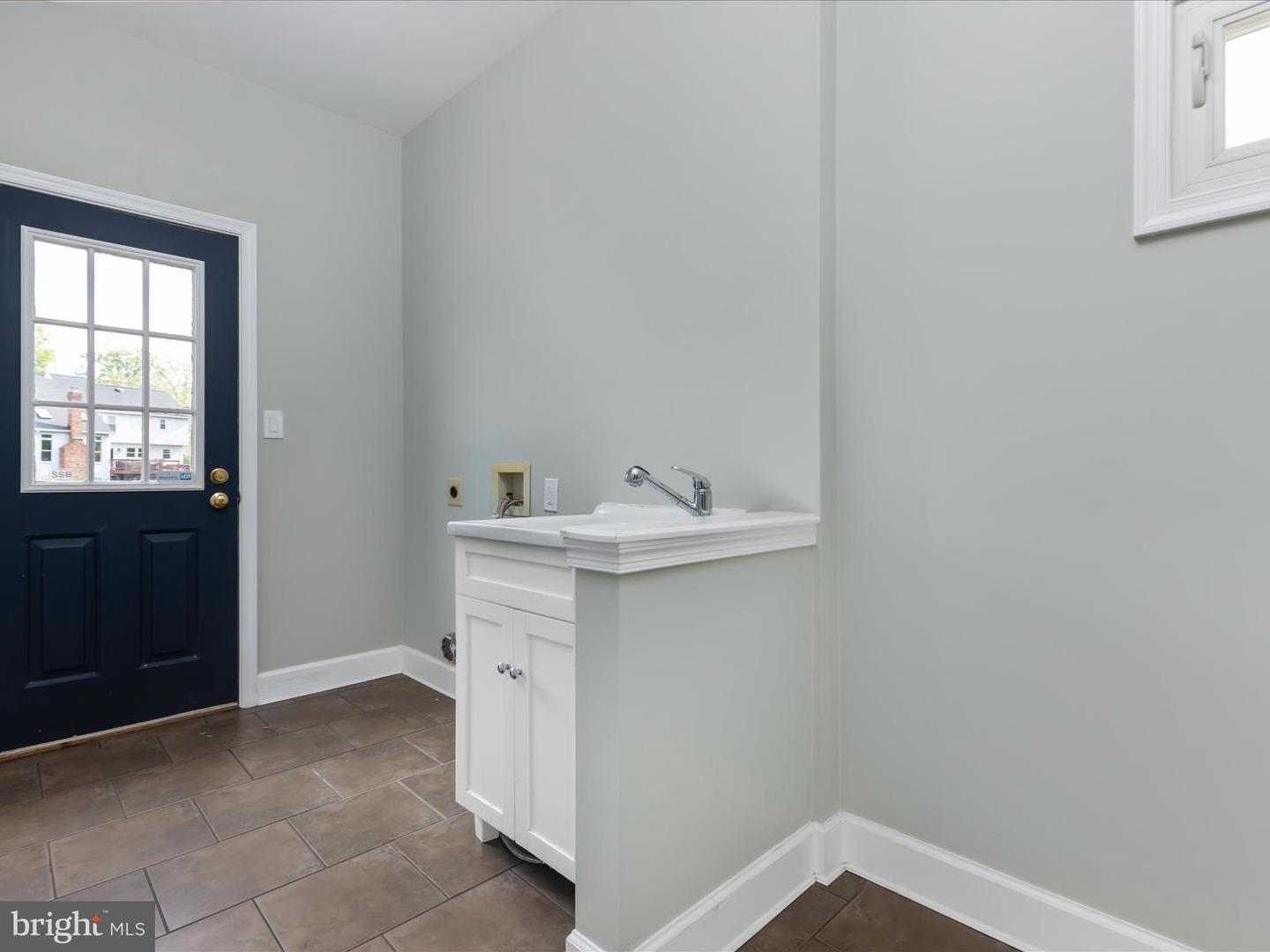 21262 DUBOIS CT, ASHBURN, Virginia 20147, 6 Bedrooms Bedrooms, ,3 BathroomsBathrooms,Residential,For sale,21262 DUBOIS CT,VALO2090976 MLS # VALO2090976