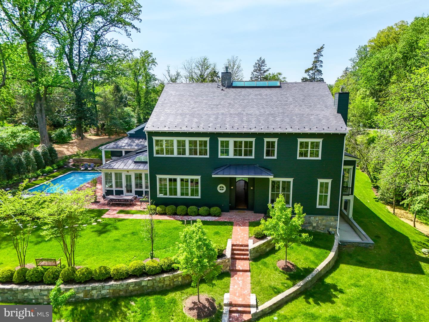 827 TURKEY RUN RD, MCLEAN, Virginia 22101, 6 Bedrooms Bedrooms, ,7 BathroomsBathrooms,Residential,For sale,827 TURKEY RUN RD,VAFX2231410 MLS # VAFX2231410