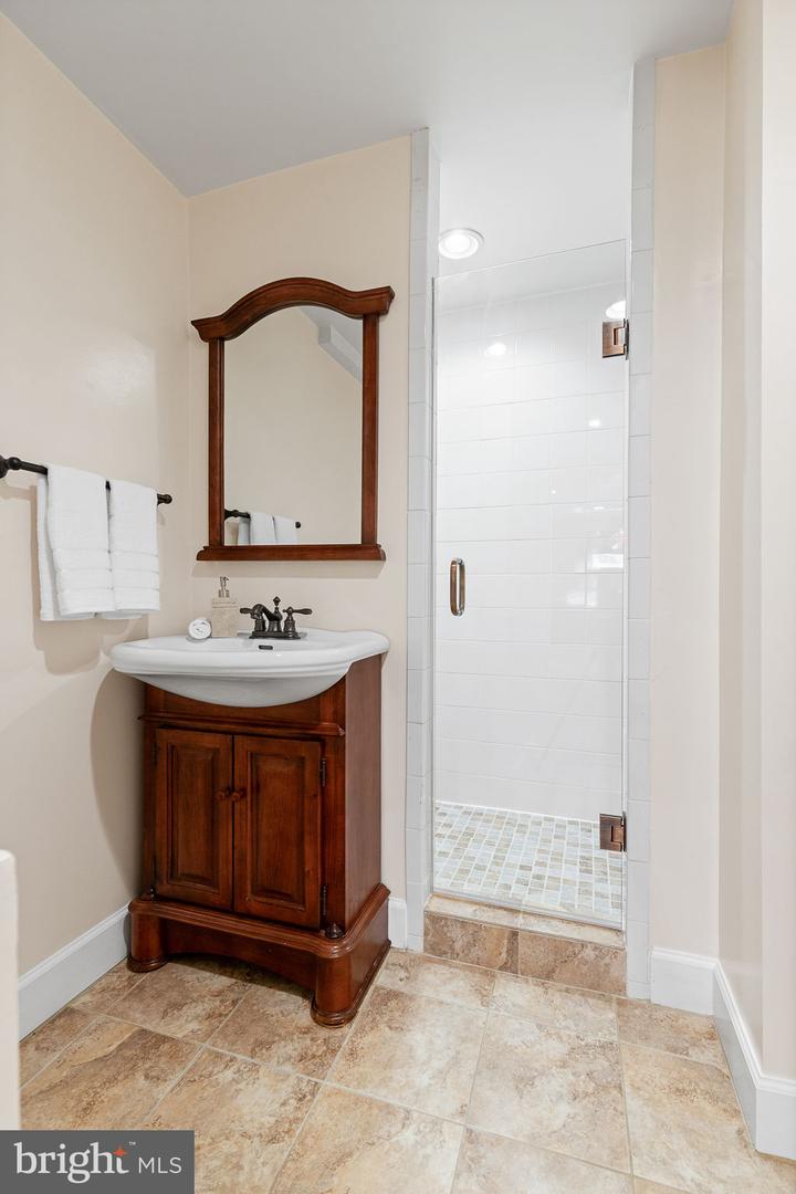 5100 KINGSTON DR, ANNANDALE, Virginia 22003, 4 Bedrooms Bedrooms, ,3 BathroomsBathrooms,Residential,For sale,5100 KINGSTON DR,VAFX2231700 MLS # VAFX2231700