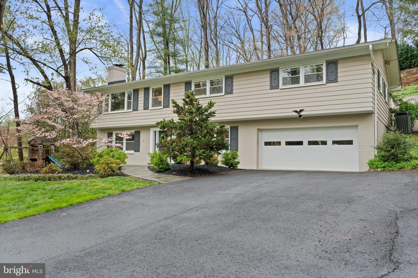9132 SANTAYANA DR, FAIRFAX, Virginia 22031, 4 Bedrooms Bedrooms, ,3 BathroomsBathrooms,Residential,For sale,9132 SANTAYANA DR,VAFX2233488 MLS # VAFX2233488