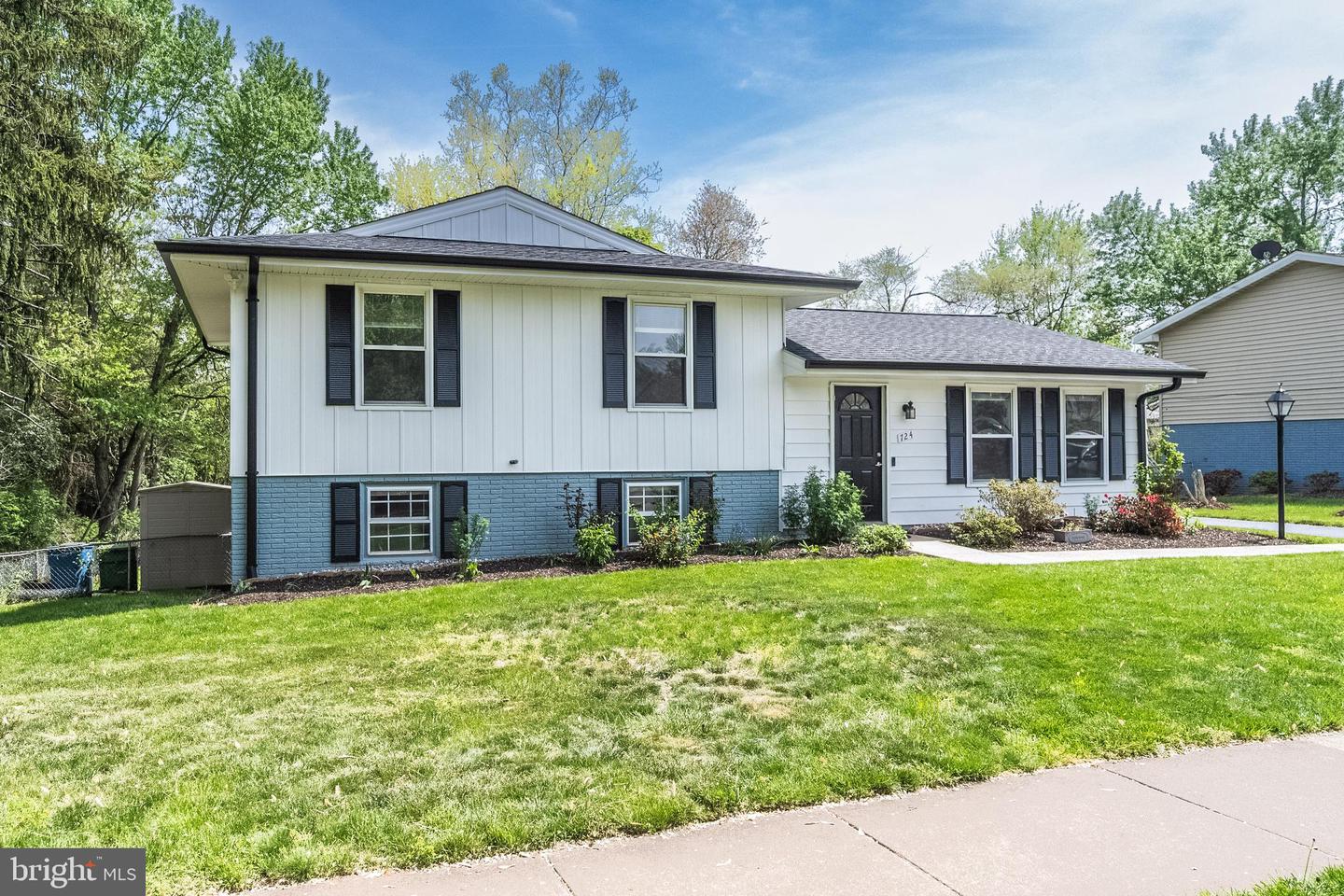 724 N ARGONNE AVE, STERLING, Virginia 20164, 4 Bedrooms Bedrooms, ,3 BathroomsBathrooms,Residential,For sale,724 N ARGONNE AVE,VALO2094094 MLS # VALO2094094