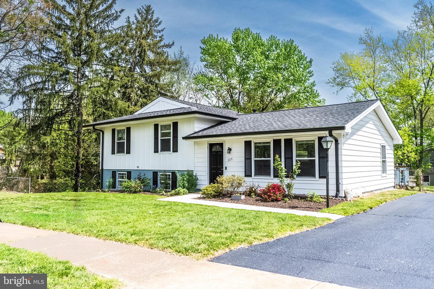 724 N ARGONNE AVE, STERLING, Virginia 20164, 4 Bedrooms Bedrooms, ,3 BathroomsBathrooms,Residential,For sale,724 N ARGONNE AVE,VALO2094094 MLS # VALO2094094
