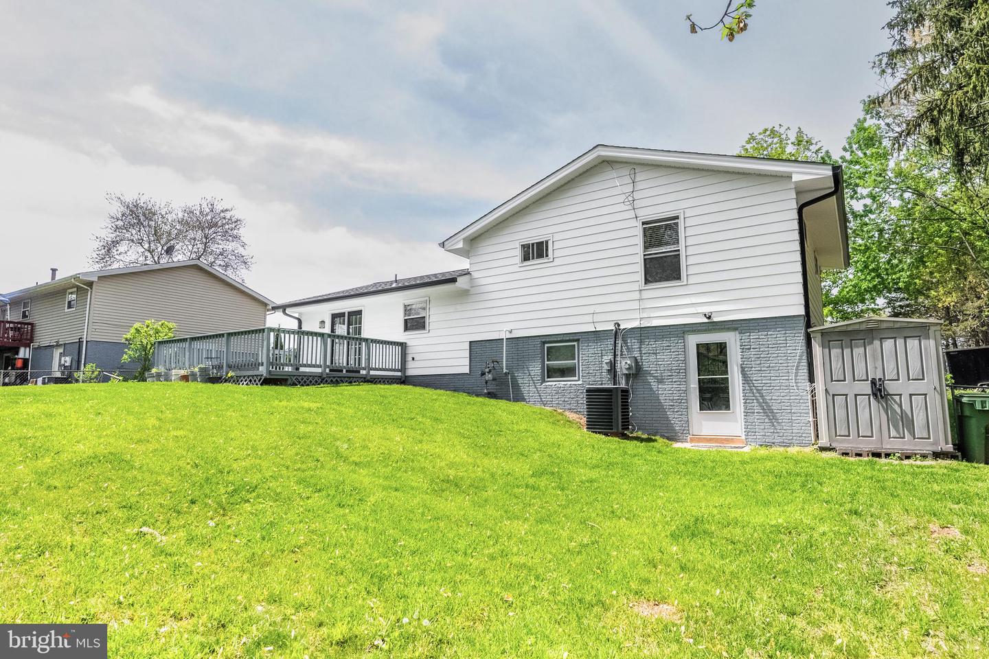 724 N ARGONNE AVE, STERLING, Virginia 20164, 4 Bedrooms Bedrooms, ,3 BathroomsBathrooms,Residential,For sale,724 N ARGONNE AVE,VALO2094094 MLS # VALO2094094