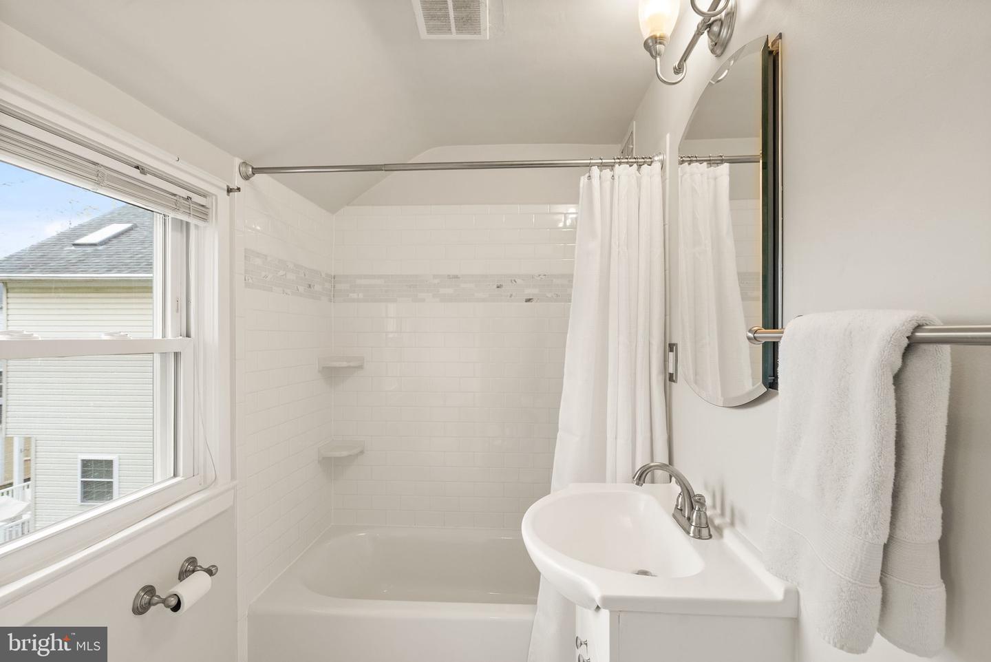 5800 3RD ST S, ARLINGTON, Virginia 22204, 3 Bedrooms Bedrooms, ,2 BathroomsBathrooms,Residential,For sale,5800 3RD ST S,VAAR2056140 MLS # VAAR2056140