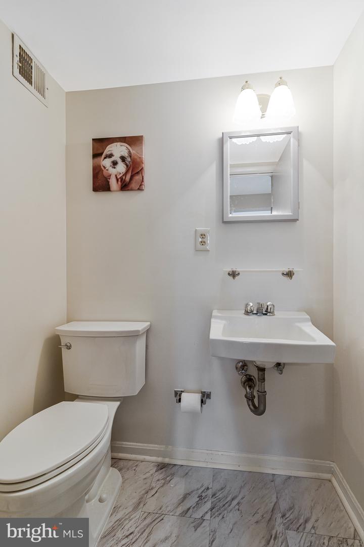 4200 SANDHURST CT, ANNANDALE, Virginia 22003, 4 Bedrooms Bedrooms, ,2 BathroomsBathrooms,Residential,For sale,4200 SANDHURST CT,VAFX2235660 MLS # VAFX2235660